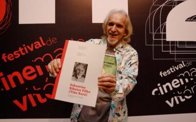 Tião Xará recebe homenagem por sua contribuição para a cultura capixaba no 29º Festival de Cinema de Vitória