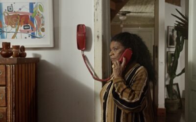 Curta “Deixa” mostra mulher que vive último dia de liberdade antes do marido voltar da prisão