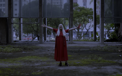 Em “Teatro de Máscaras” Vera Holtz vive uma mulher apaixonada por teatro que enfrenta episódios de confusão mental