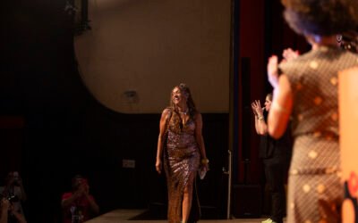 Homenageada Nacional, Elisa Lucinda é ovacionada em cerimônia no 30º Festival de Cinema de Vitória