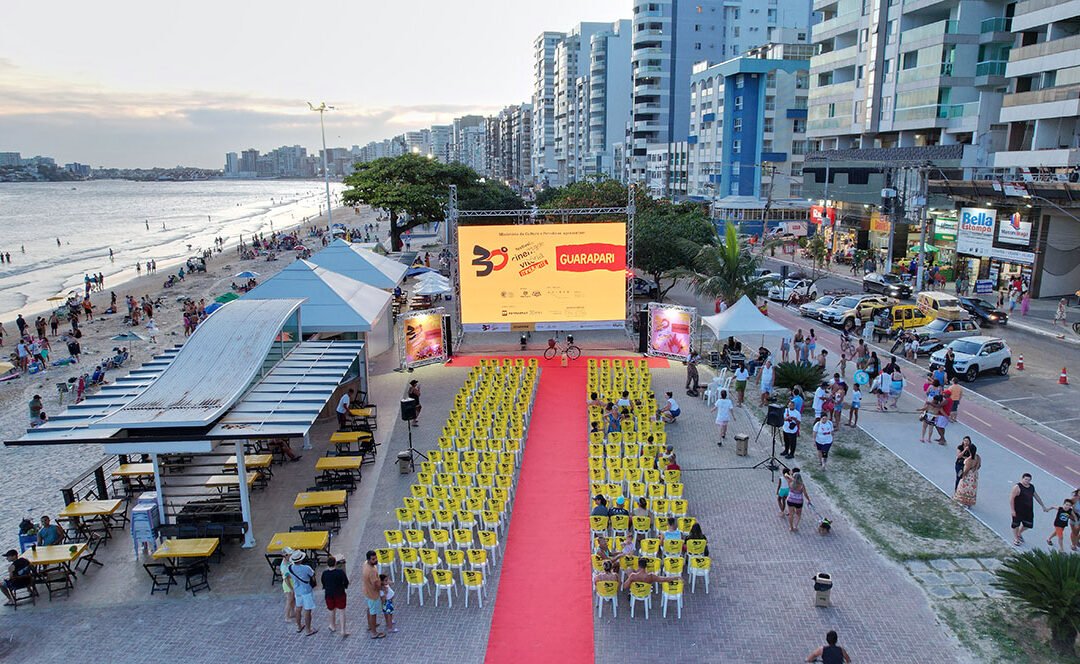 30º FCV ITINERANTE: MONTAGEM SALA DE CINEMA EM GUARAPARI [DIA 12/ 01]