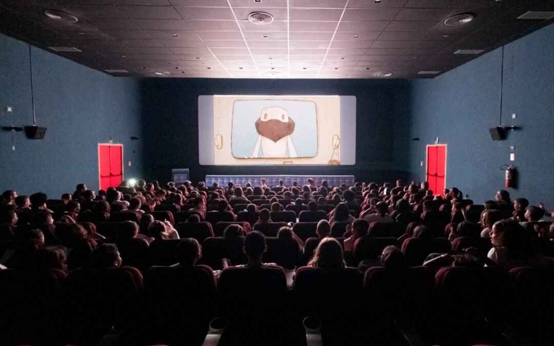 24º Festivalzinho de Cinema de Vitória: alunos da rede pública se divertem com sessão de filmes brasileiros