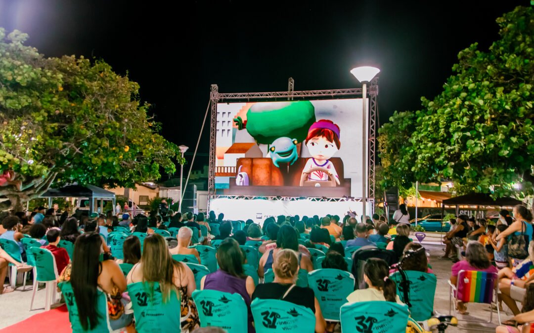 31º FCV Itinerante: sessão de Tarsilinha e show de Thi agitam a Praia do Morro na última parada da caravana cultural