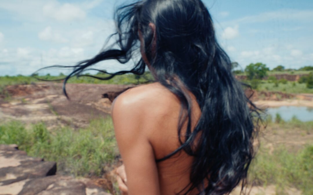Documentário “A Pele do Ouro” mergulha nos diários de uma migrante venezuelana no garimpo brasileiro