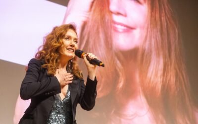“Eu amo o que eu faço. Eu amo ser atriz”: Camila Morgado recebe a homenagem do 33º FCV