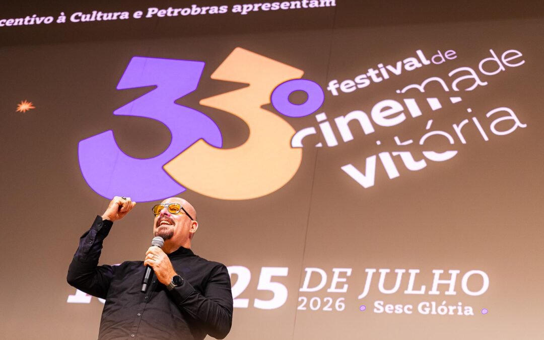 Homenageado Capixaba, Rodrigo Aragão é ovacionado na noite de abertura do 33º Festival de Cinema de Vitória