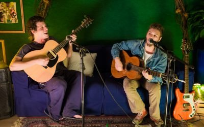 Chico Chico e João Mantuano trazem mistura de ritmos em show intimista para o Festival de Cinema de Vitória