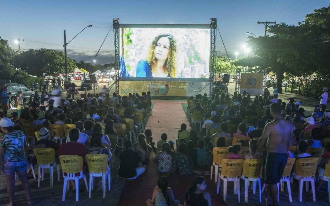 Público animado prestigia a abertura do 24º Festival de Cinema de Vitória Itinerante